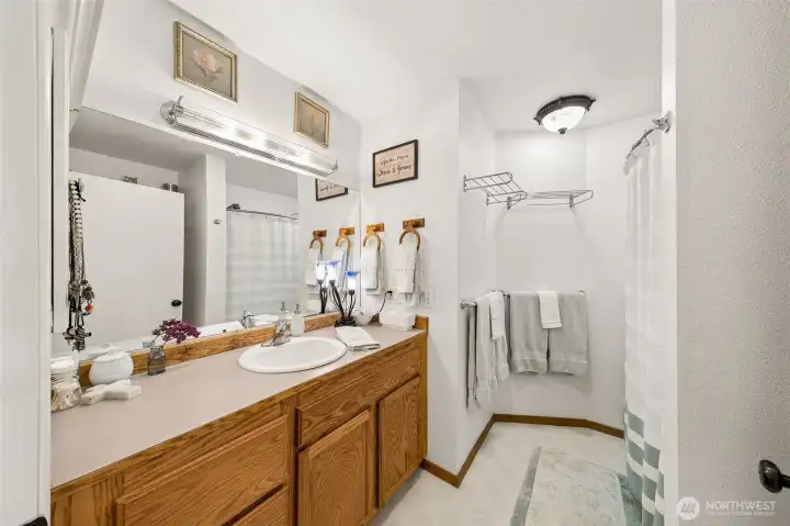 Main floor full bathroom- countertop & cabinet space offer a nice addition. Main floor full bathroom- countertop & cabinet space offer a nice addition.