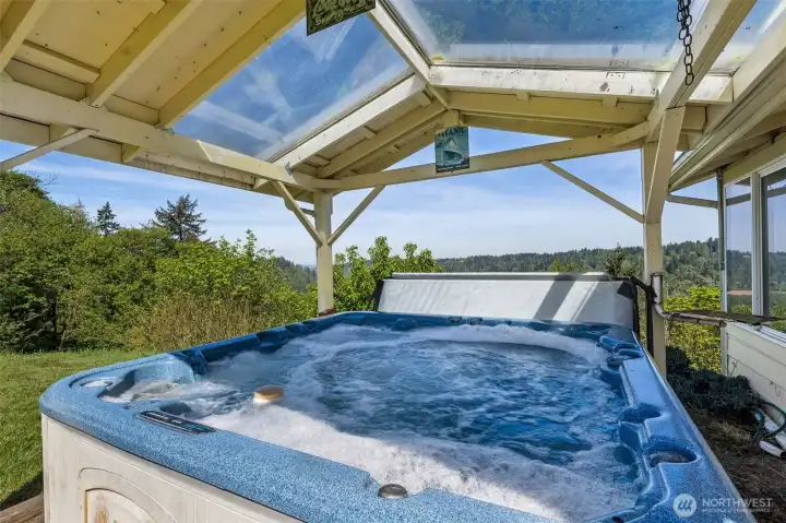 Who doesn't want to enjoy a nice evening with a private view over looking the Green River Valley? Who doesn't want to enjoy a nice evening with a private view over looking the Green River Valley?