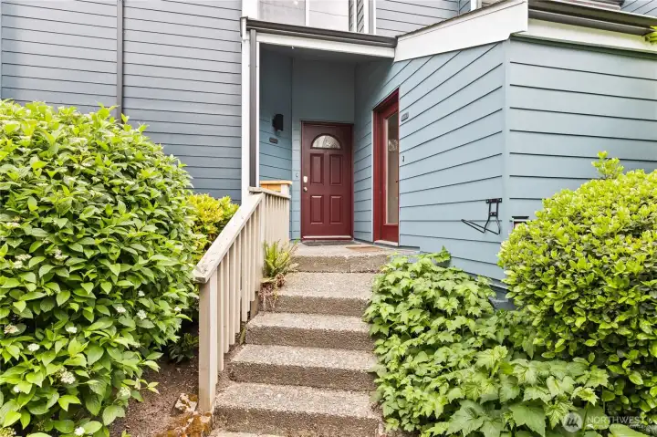 Looks like a townhouse feels like a private oasis! Looks like a townhouse feels like a private oasis!