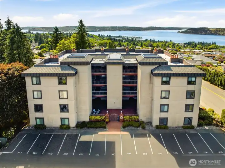 Sound View Condos: the ideal location at 19th and Bridgeport Way close to everything you want… great restaurants and shopping, easy access to the waterfront, parks and recreation nearby.
