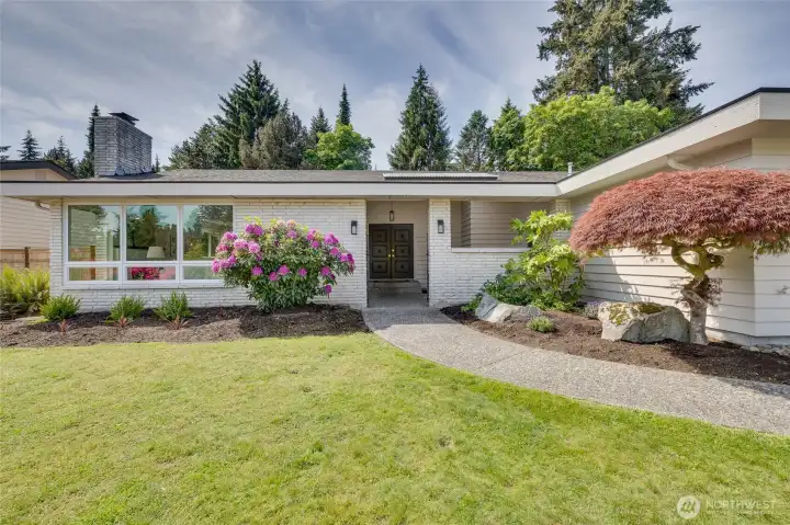 Mature landscaping is easy to maintain. Look at that gorgeous Japanese maple! Mature landscaping is easy to maintain. Look at that gorgeous Japanese maple!