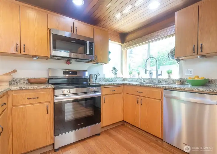 Well appointed kitchen with a ton of counter top space, new appliances including a Bosch microwave.