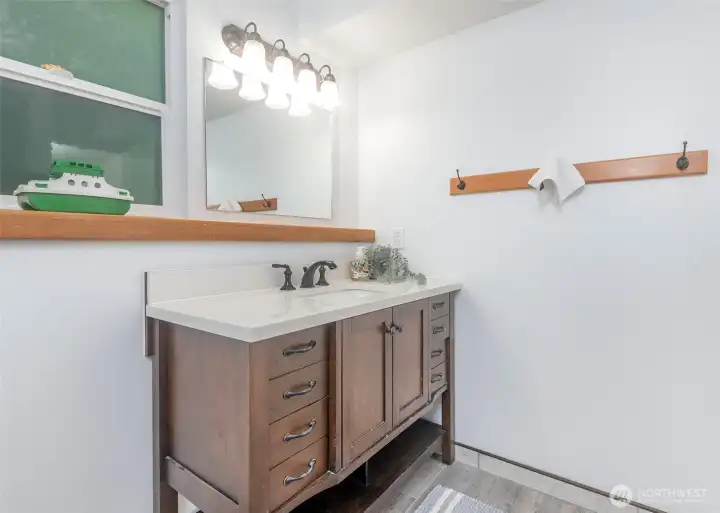 Lower level full bath with a spacious vanity.