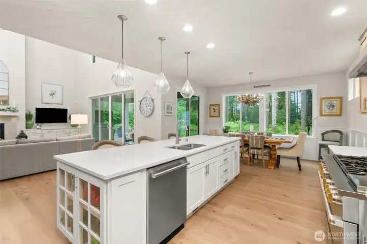 Enjoy this open floor plan concept, excellent for chefs and entertainers Enjoy this open floor plan concept, excellent for chefs and entertainers
