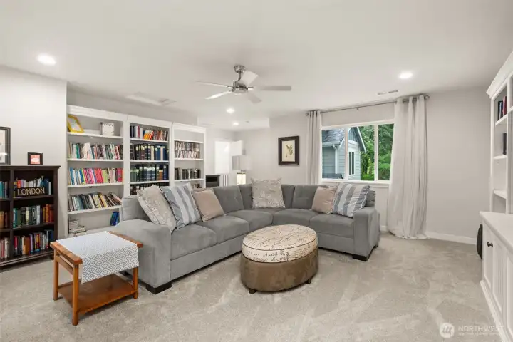 Large Bonus room or Rec room for movie nights Large Bonus room or Rec room for movie nights
