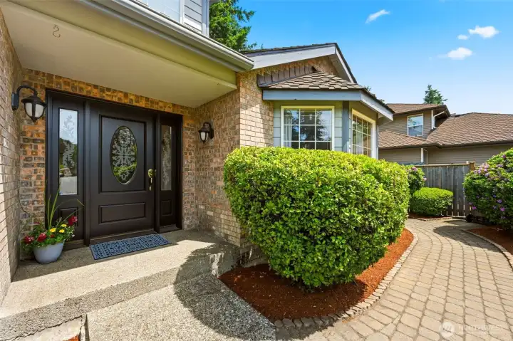 This stunning entry makes a fabulous first impression! This stunning entry makes a fabulous first impression!