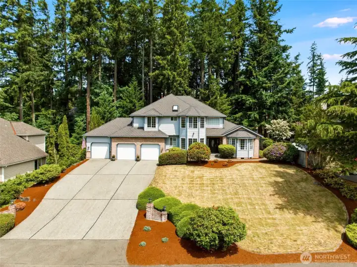 This meticulously cared for home has a 50 year presidential roof and new exterior paint in 2025! This meticulously cared for home has a 50 year presidential roof and new exterior paint in 2025!
