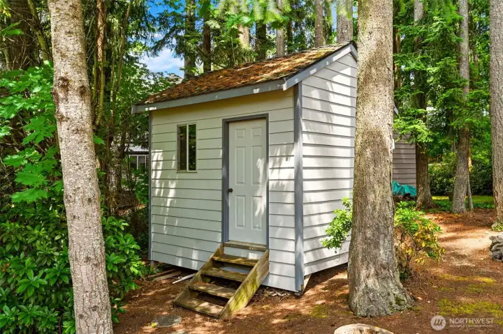 Nestled towards the back of the lot is this useful garden shed. Nestled towards the back of the lot is this useful garden shed.