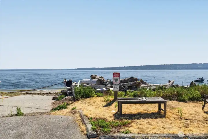 Community beach and boat launch just down the hill. Community beach and boat launch just down the hill.