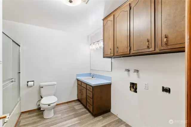 Full bathroom with washer/dryer hookups.