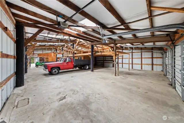 View from the other end of the shop. 4 door bays on the right at the North end of the building.