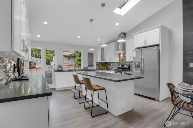 Fabulous Island with enough room for 4 bar stools