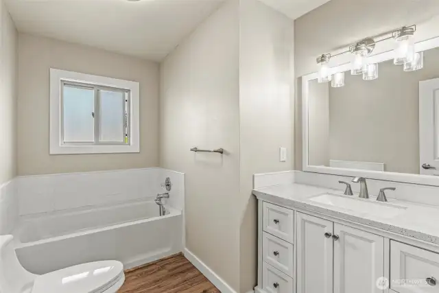 Upper main bathroom