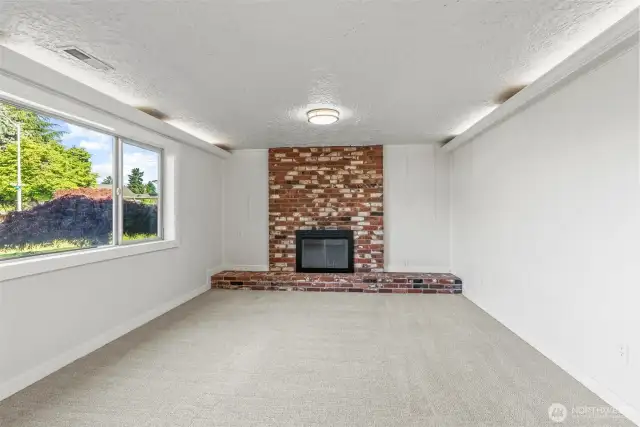 Family room Lower