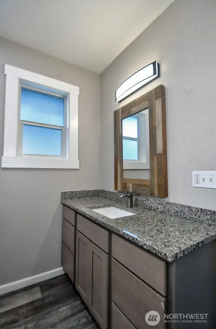 Bathroom sink vanity