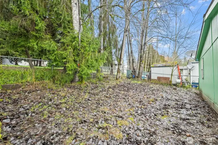 fully fenced back yard