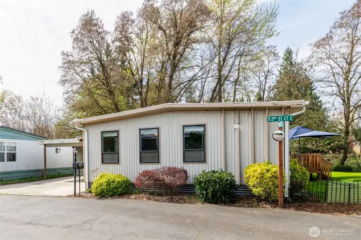 Large windows for optimal natural light
