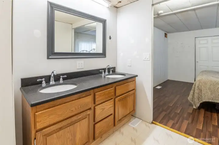 New double sinks and faucets