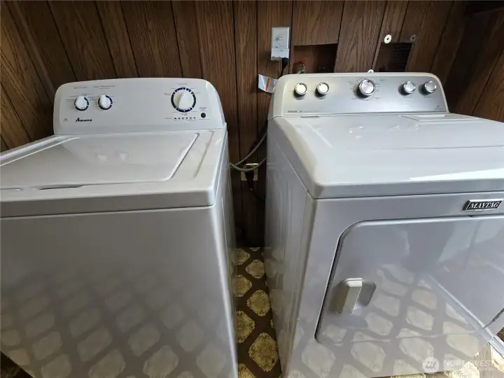 Washer/dryer stay with sale