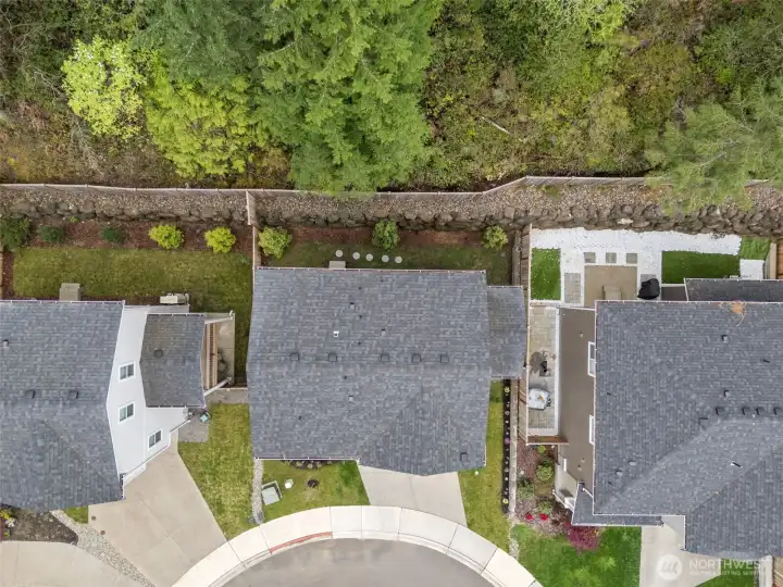 Quiet cul de sac lot backing to greenspace!