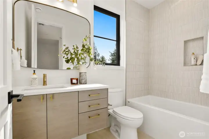 Upper Level Full Bath for Second Bedroom Upper Level Full Bath for Second Bedroom