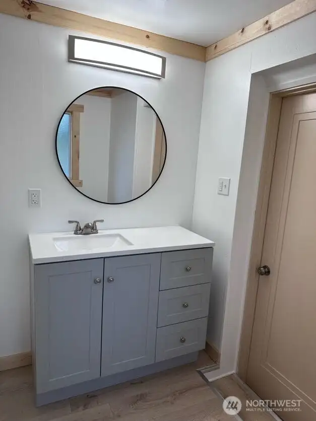 Unit B Bathroom