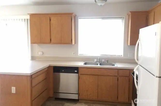 Unit B Kitchen1