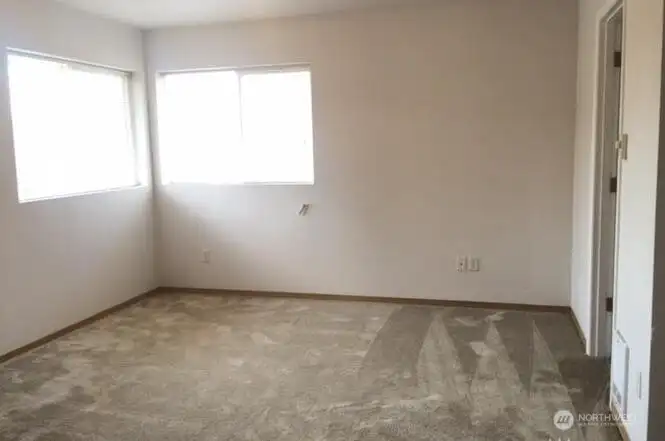 Unit B - primary bedroom