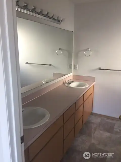 Unit A - Primary ensuite bath