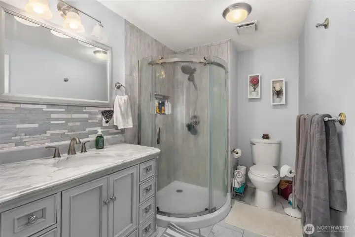 Primary Ensuite bathroom
