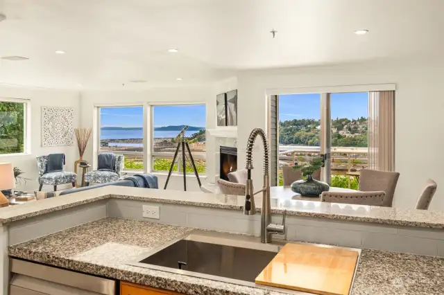 Kitchen with breakfast bar