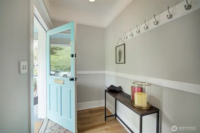 Plenty space to greet your guests.
