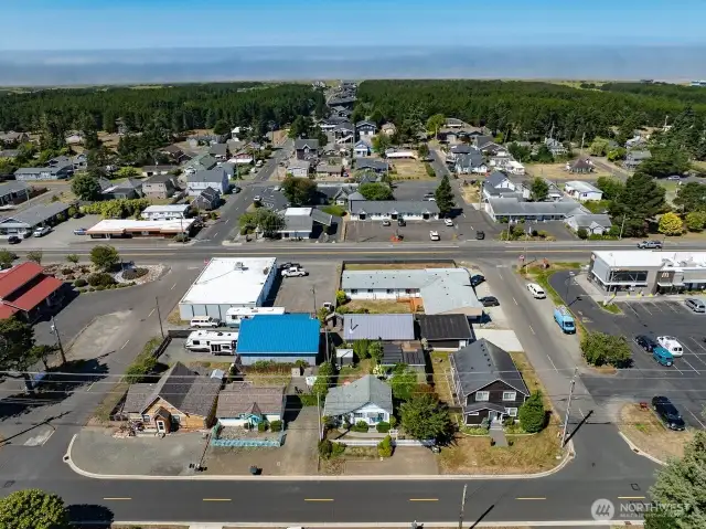 Located within walking distance to the beach, restaurants, stores, shopping....