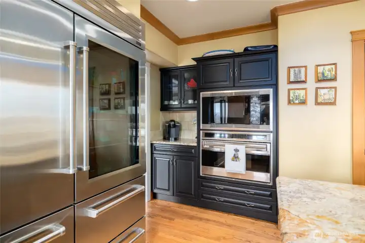 Extra large built in Wolf Oven and built in micro wave.  Subzero fridge.  Coffee bar