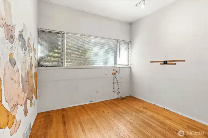 2nd bedroom