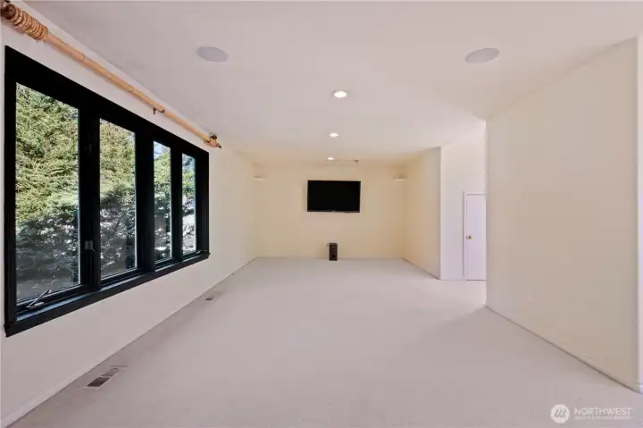 Over-sized Bonus Room