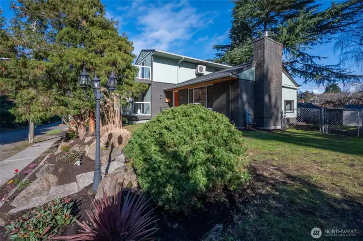 Just imagine living next to Seattle's largest park.