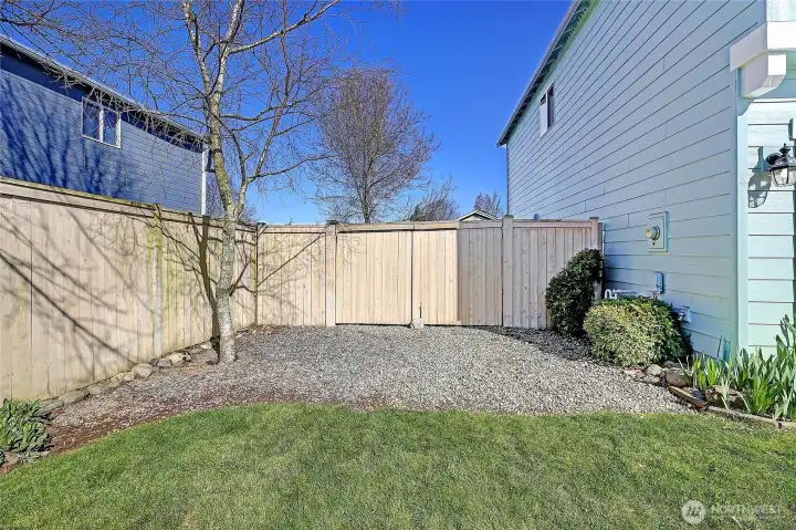 RV/Pull Through Gate.