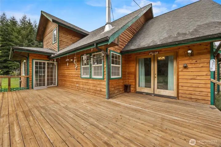 South facing porch to enjoy the warm summer days