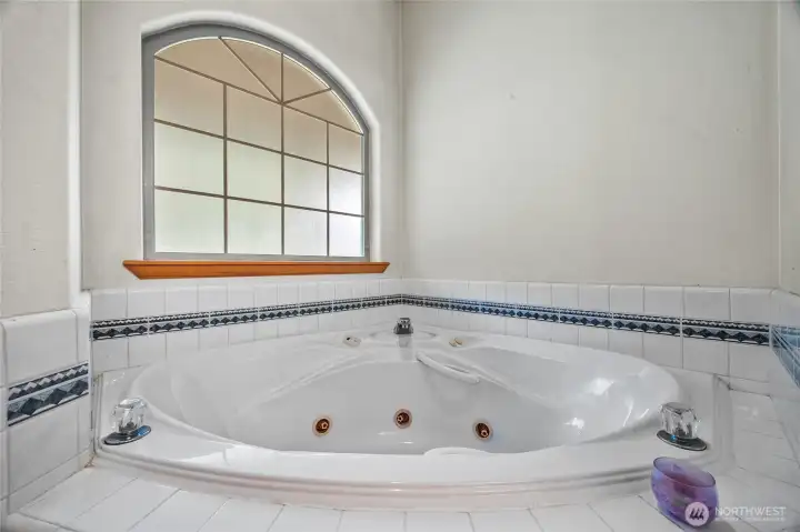 Jetted tub for soaking