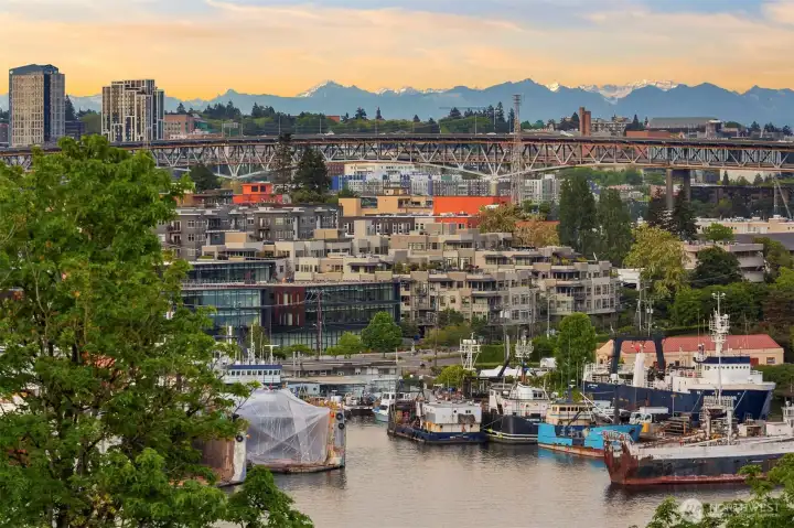 Every day the view changes as boats, seaplanes and kayakers move about in the lake below