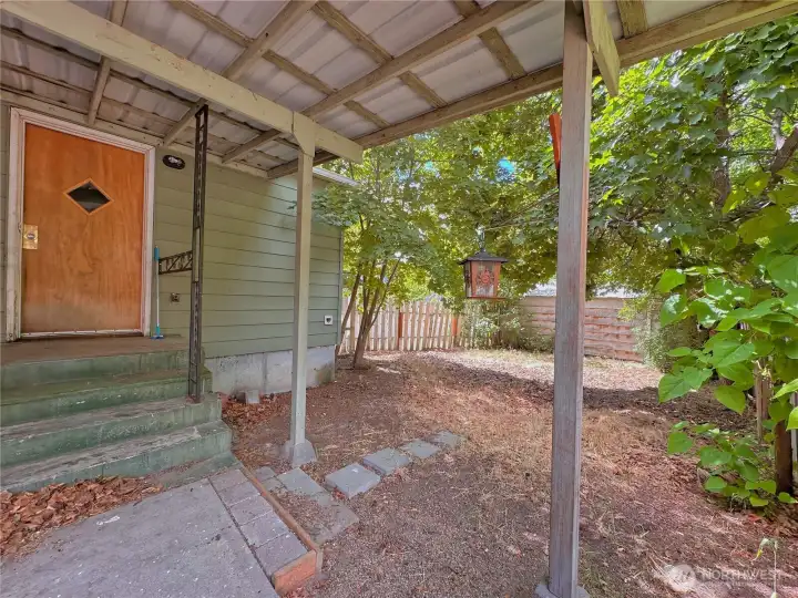 Access from fenced backyard to laundry/mud room Access from fenced backyard to laundry/mud room