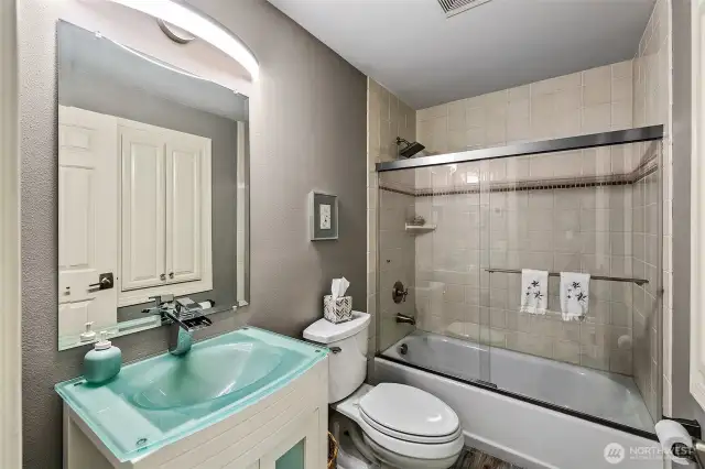Full bathroom off the entry used for your day to day guests and overnight friends.