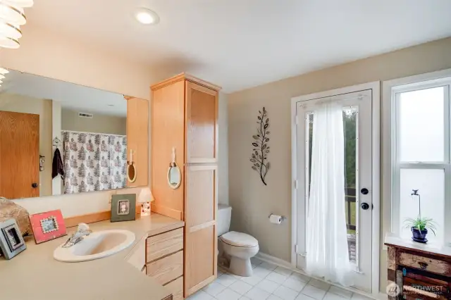 Door to deck off dining room. Perfect when you come in from outdoor activities.
