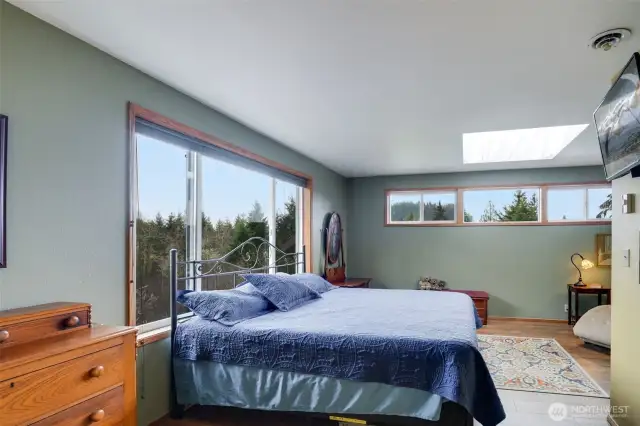 Luxuriate in all this space!