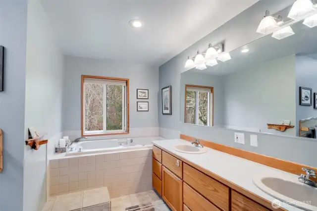 Bath with dual vanities and jetted tub.