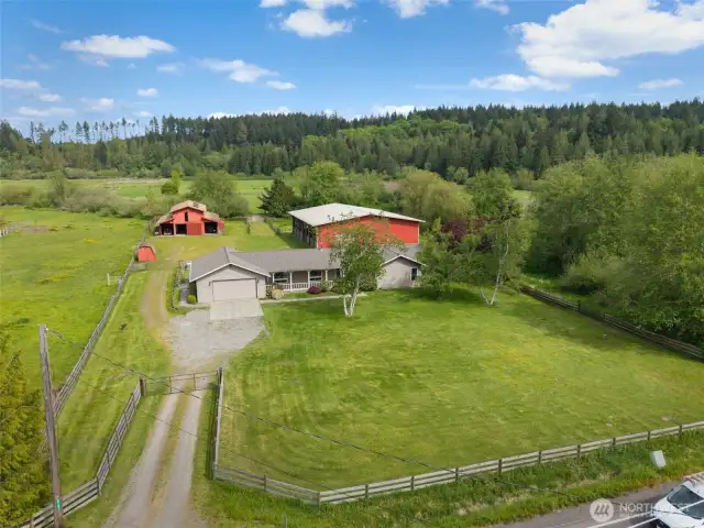 Welcome to your ideal gentleman's farm. Just shy of 10 private acres, minutes to town.
