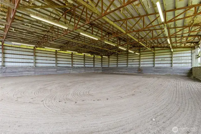Ready to use right now! Dry and fully enclosed on two sides.