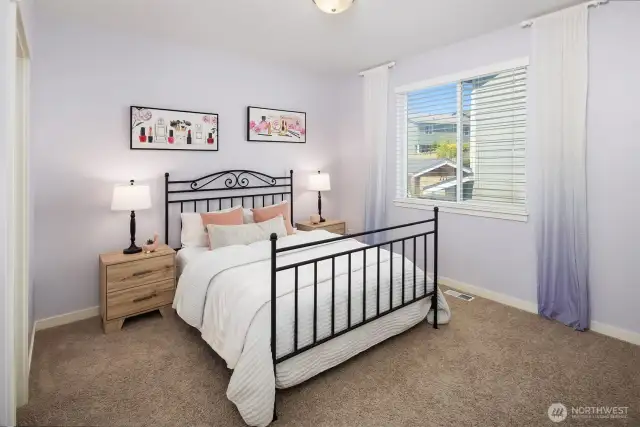 Bedroom 4 ensuite w/ custom closet