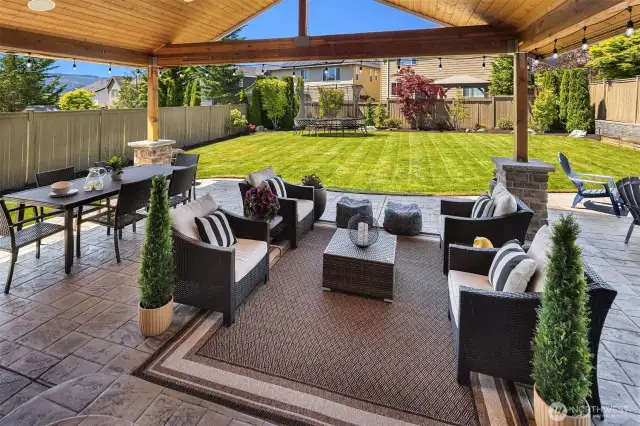 Great space for relaxing, BBQ and play!